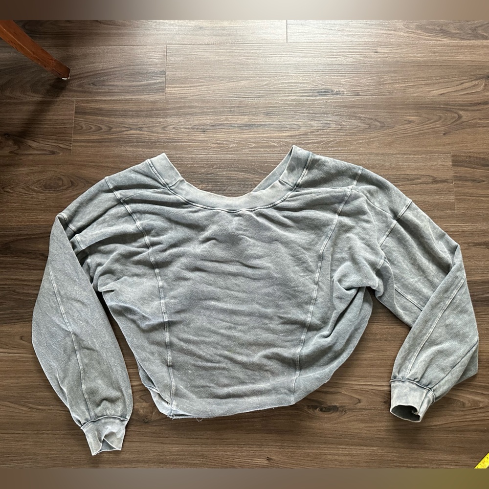 BUCKETLIST Washed Gray Cropped Sweatshirt